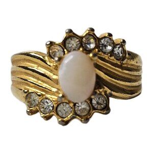 Vintage Ridged Goldtone Band  Faux Oval Opal & Clear Rhinestone Accents Ring 9.5